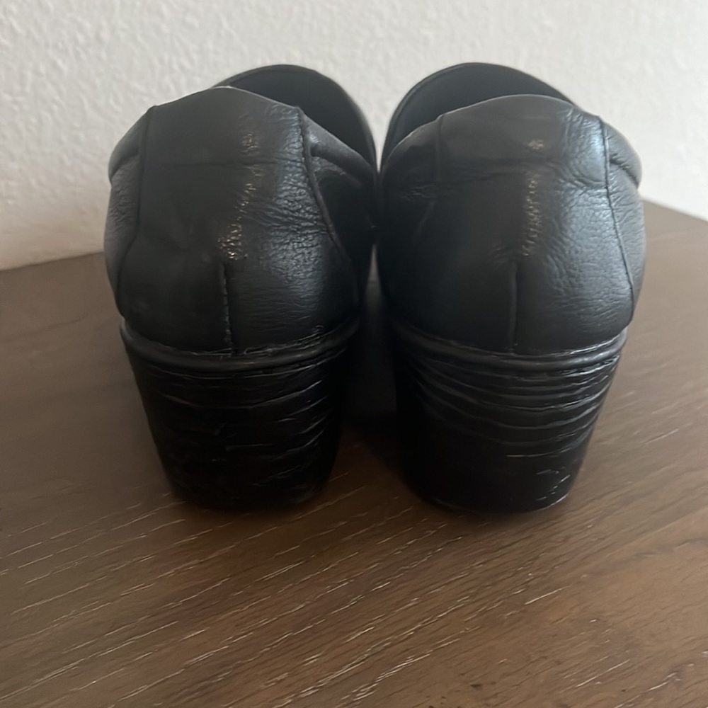 Black Clogs - Picture 4 of 4